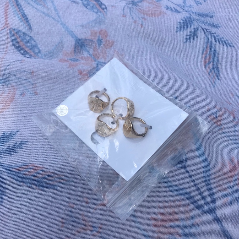 Forever21 Gold Flower Rings - Picture 10 of 10